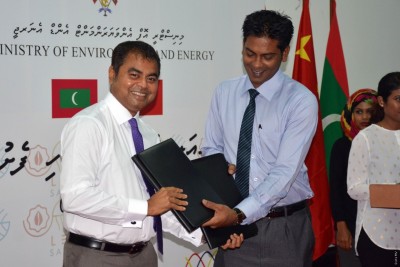 ޗައިނާއިން ހަދިޔާ ކުރި ލެޑް ލައިޓްތައް ހުރިހާ ގެއަކަށް ބަހަނީ