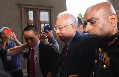 ނަޖީބުގެ މައްޗަށް ކޮރަޕްޝަނުގެ ދައުވާ ކޮށްފި