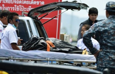 ތައިލެންޑުގެ ޕުކެޓް ކައިރިން ބޯޓެއް ބަންޑުން ޖަހާލައި ގިނަ އަދަދެއްގެ ޓޫރިސްޓުން މަރުވެއްޖެ