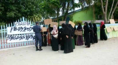 ބެލެނެވެރިން ބަންދުކުރި އިސްދޫ ސްކޫލް ހުޅުވައިފި، އަދިވެސް އިހުތިޖާޖުގައި