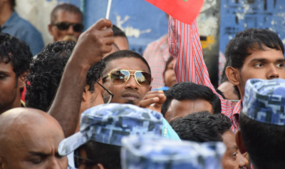 ފުލުހަކަށް ހަމަލާ ދިންކަަމަށް ބުނެ މަހްލޫފު ހައްޔަރުކޮށްފި