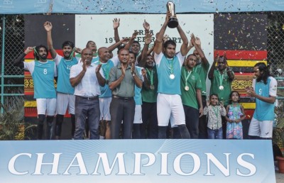 ޒޯން އެކެއްގެ ޗެމްޕިއަންކަން ބަނޑޮހަށް