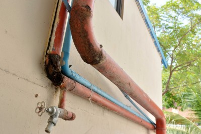 ރޯވެގެން ބެލި އިރު ފެންހޮޅި ދަބަރަށްވެފައި!