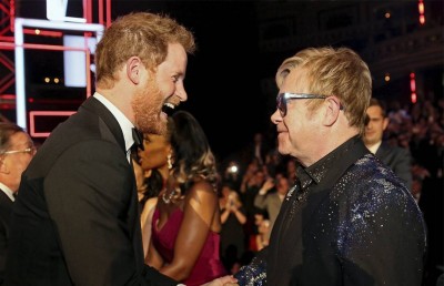 ޕްރިންސް ހެރީ އާއި އެލްޓަން ޖޯން އެއިޑްސްއާ ދެކޮޅަށް