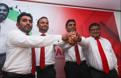 އަލީ ހުސެއިން، ހިތްވަރާ އެކު އިދިކޮޅު ކެމްޕޭންގައި