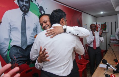 އަލީ ހުސެއިން، ހިތްވަރާ އެކު އިދިކޮޅު ކެމްޕޭންގައި