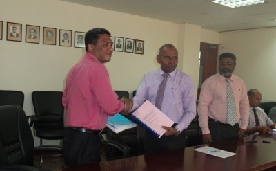 ފ. އަތޮޅާއި ދ. އަތޮޅު ތައުލީމީ މަރުކަޒުގައި ކްލާސްރޫމް އެޅުމަށް ބަޔަކާ ހަވާލުކޮށްފި
