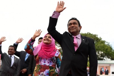 ރައީސްގެ ދެކަނބަލުން މެލޭޝިއާއަށް ފުރައިވަޑައިގެންފި