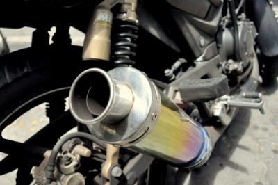 100 އަށްވުރެ ގިނަ ސައިކަލުގެ މޮޑިފައި ސައިލެންސަރު ބަދަލުކޮށްފި