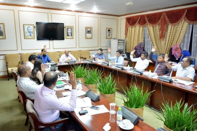 ދެ ޑެޕިއުޓީ ޕީޖީން އައްޔަން ކުރާ ބިލު، މަޖިލީހަށް ހުށަހެޅި ގޮތަށް ކޮމެޓީން ފާސްކޮށްފި