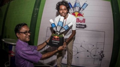 ރެޑްބުލް ގަލަން ކޮށްޓި މުބާރާތުގެ ޗެމްޕިއަންކަން ޝިހާމަށް
