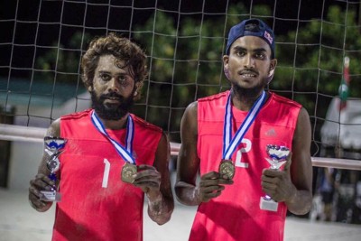 އައްކަޅޭއާއި ކުޑަކާއްޓޭ ޖެހިޖެހިގެން އަށްވަނަ ފަހަރަށް ބީޗް ވޮލީ މުބާރާތް ކާމިޔާބުކޮށްފި