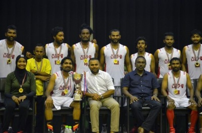 އެމްބީއޭ ކަޕްގެ ޗެމްޕިއަންކަން ޓީރެކްސް އަށް