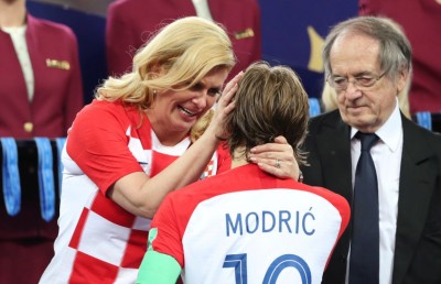 ދުނިޔޭގެ ތަށި ފްރާންސް އަށް، ދުނިޔޭގެ ހިތްތައް ކްރޮއޭޝިއާގެ ރައީސާ އަށް