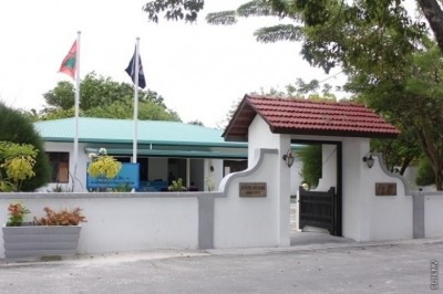 އައްޑޫގައި ފުލުހުން ހައްޔަރުކުރި މީހަކަށް އައިސީޔޫގައި ފަރުވާދެނީ