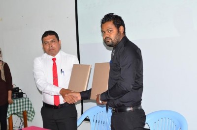 ލ. އަތޮޅު ކައުންސިލުން އެ އަތޮޅު ހުރިހާ ރަށު ކައުންސިލަކަށް އެއް ލައްކަ ރުފިޔާ