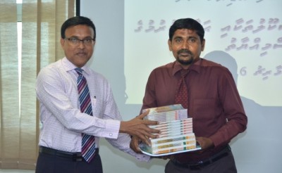 ރާއްޖޭގެ 80 ސްކޫލެއްގެ ލައިބްރަރީތަކަށް 3.9 މިލިއަން ރުފިިޔާގެ ފޮތް ހަވާލުކޮށްފި