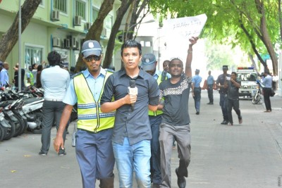 ނޫސްވެރިންނާ ދެކޮޅަށް ބާރުގެ ބޭނުން ނުކުރުމަށް ނަޝީދު ގޮވާލައްވައިފި