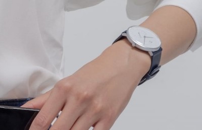 ޝޯމީގެ ސްމާޓް ގަޑިއެއް 52 ޑޮލަރަށް