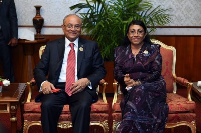 ސިންގަޕޫރުގެ ރޯޔަލް އިންސްޓިޓިއުޝަނުގެ އެންމެ މަތީ ޝަރަފު ރައީސް މައުމޫނަށް އަރުވަނީ