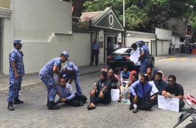 ނޫސްވެރިންގެ އިހުތިޖާޖުން ބައެއް ނޫސްވެރިން ހައްޔަރުކޮށްފި