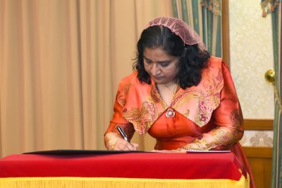 ކޮމަންވެލްތުގެ އާ ސެކްރެޓަރީ ޖެނެރަލްއާ ބައްދަލުކުރެއްވުމަށް އާޒިމާ ޔޫކޭއަށް ވަޑައިގެންފި