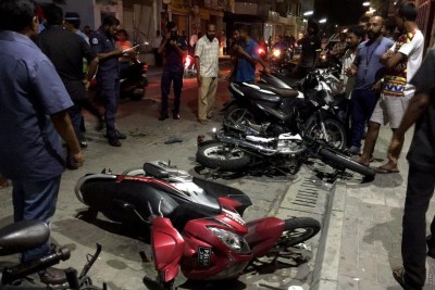 މާލޭގައި ހިނގި ނުރައްކާތެރި އެކްސިޑެންޓެއްގައި ޒަޚަމްވި ދެ މީހަކަށް ފަރުވާ ދެނީ