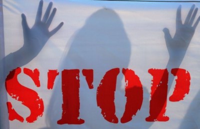 ދެ ފިރިހެނަކު ވެގެން 16 އަހަރުގެ ކުއްޖަކު ރޭޕްކޮށްފި