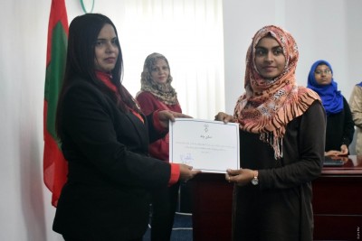 ސްޕެޝަލިސްޓުންނަށްވުމަށް ދިވެހި ނުވަ ޑޮކްޓަރަކަށް ސްކޮލޮޝިޕް ދީފި