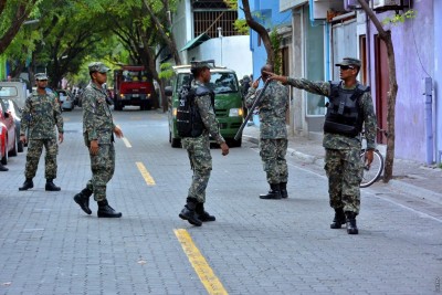 ރިޓަޔާކުރާ ފުލުހުން، ސިފައިން ސިޔާސީ ވަޒީފާއެއް އަދާކުރާ ނަމަ އިނާޔަތް ނުދޭ އިސްލާހު ކޮމެޓީން ފާސްކޮށްފި