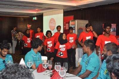 ޔޫރޯގެ މެޗެއް ބަލައިލުމަށް ކޮކަކޯލާއިން ހަ މީހަކަށް ފުރުސަތު ދެނީ
