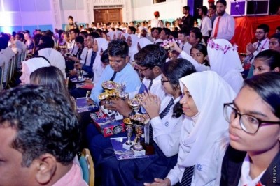 ޗައިނާ ސަރުކާރުން ދޭ ތިން ސްކޮލޮޝިޕަކަށް ކުރިމަތިލުމުގެ ފުރުސަތު ހުޅުވާލައިފި