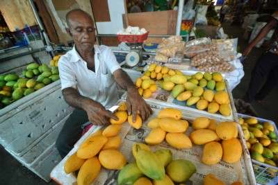 ބާޒާރުގައި އަނބު ތިޔާގިވެއްޖެ