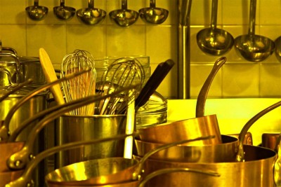 ތެލިތަކަކާއި ހަރުގަނޑެއްގެ ވެރިފަރާތް ފުލުހުން ހޯދަނީ