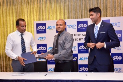 ހަތަރު އަހަރުގެ މެދުކެނޑުމަކަށް ފަހު މި އަހަރު ޖޭސީއައި ޓެން އައުޓްސްޓޭންޑިންގ ޔަންގް ޕާސަންސް އެވޯޑު ދެނީ