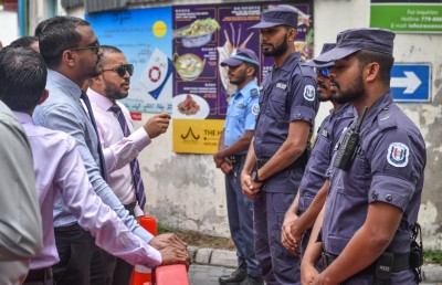 12 މެމްބަރުން މަޖިލީހަށް ވަނަކަ ނުދިން