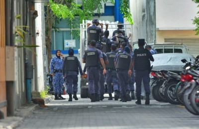 ފުލުހުން ނުކުމެ، މަޖިލީހުގެ އިދާރާ ހިމެނޭ ސަރަހައްދު އަލުން ބަންދުކޮށްފި