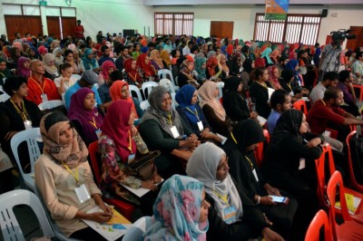 500 އަށްވުރެ ގިނަ ޓީޗަރުންނާއެކު ޓީޗަރުންގެ އެންމެ ބޮޑު މަހާސިންތާ ފަށައިފި