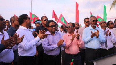ކުޑަހުވަދޫގެ ބަނދަރާއި ތާރުއެޅި މަގުތައް ރައީސް ޔާމީން ހުޅުއްވައިދެއްވައިފި
