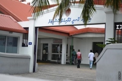 ޒަޚަމްތަކަކާ އެކު މަގުމަތިން ފެނުނު މީހަކަށް އައިޖީއެމްއެޗުގައި ފަރުވާދޭން ފަށައިފި