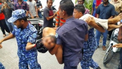 އިމާރާތަކުން ފުންމާލި މީހަކު ވަރަށް ބޮޑަށް ޒަހަމުވެއްޖެ