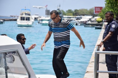 ފުލުހުން ލޯންޗުކޮޅަށް އަރަން އުޅުމުން އަދި ނޭރޭނެ ކަމަށް ފަޔާޒު ވިދާޅުވި: ސިއްރު ހެކި