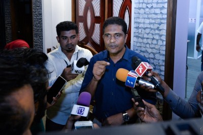 މަޖިލީހުގެ ރިޔާސަތުން އެންގުމުން، ޕާޓީން ވަކިކުރި މެމްބަރުންގެ ގޮނޑި ގެއްލޭނެ: ނިހާން