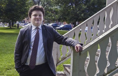 އުމުރުން 14 އަހަރުގެ ކުއްޖަކު ވެސް ގަވަރުނަރު ކަމަށް