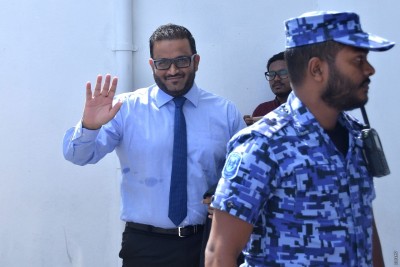 އަދީބު ދިރިއުޅުއްވި އެޕާޓްމެންޓުގައި ދެ ފިސްތޯލައާއި ގޮވާތަކެތި ގެންގުޅުނު: ހެކިން