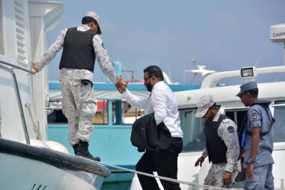 އަދީބު ދެ ފިސްތޯލަ އާއި ގޮވާތަކެތި ގެންގުޅުއްވި ކަމަށް ބުނާ މައްސަލައިގެ އަޑުއެހުންތައް ނިންމާލައިފި