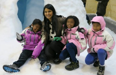 މިނިސްޓަރު ޒެނީޝާގެ އީދު ދައުލަތުގެ ބެލުމުގެ ދަށުގައި ތިބި ކުދިންނާއެކު