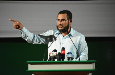 ފުލުސް އޮފީހަށް ހާޒިރުވާން އެންގި އިރު އިލްޔާސް މެލޭޝިއާގައި!