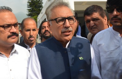 ޕާކިސްތާނުގެ ރައީސްކަމަށް ދަތުގެ ޑޮކްޓަރެއް