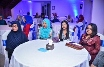 އޭޑީކޭ ހެލްތް ސްކޫލުގެ ފުރަތަމަ ބެޗުން 12 ދަރިވަރަކު ދަސްވެނިވެއްޖެ